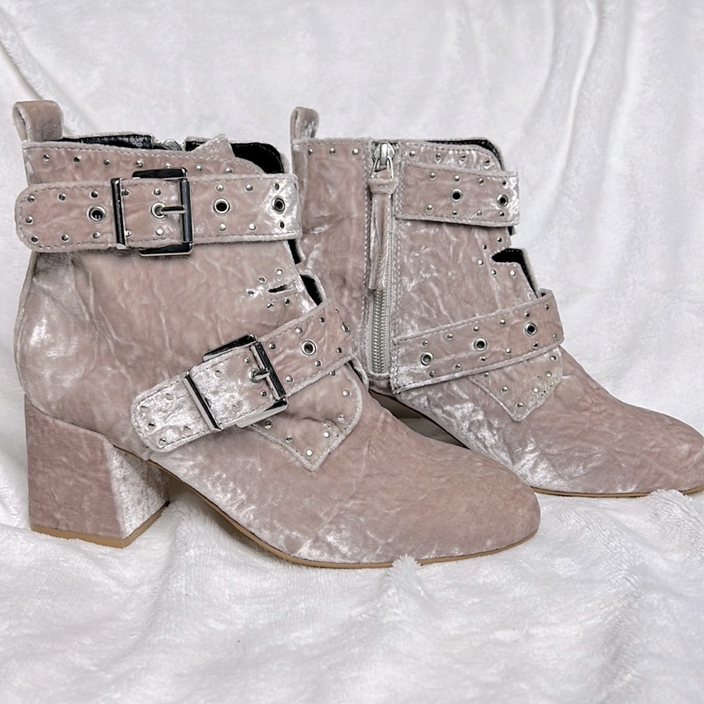 NWOT Rebecca Minkoff Logan Studded Bootie Size 6